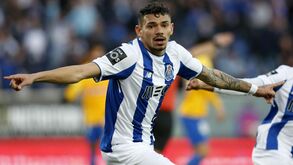 De servente de pedreiro a craque no FC Porto: esta é a história de Tiquinho Soares