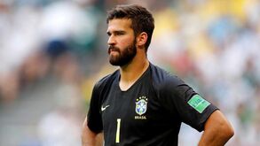 Alisson no topo da lista dos guarda-redes mais caros de sempre: os guardiões de luxo