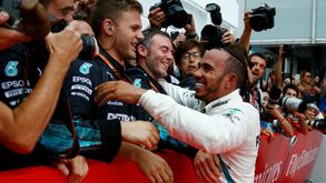 Vettel despista-se e vinga-se no volante
