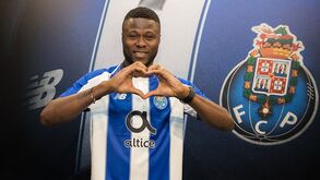 Mbemba: «Lembro-me de estar em África e ver o FC Porto vencer a Liga dos Campeões»