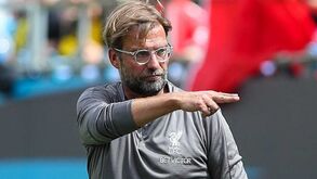 Liverpool a 'varrer' a casa: Klopp deixa nove jogadores na porta de saída