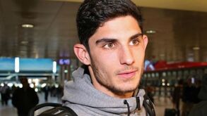 Gonçalo Guedes não viajou com o PSG e em Espanha falam em 'castigo'