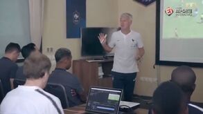 A repreensão de Deschamps após a estreia da seleção gaulesa no Mundial