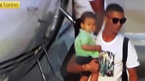 As primeiras imagens de Ronaldo na chegada a Turim