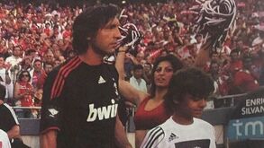 Pirlo deu a mão a João Filipe 