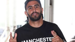 Manchester City surge com equipamento de viagem que motiva muita risota