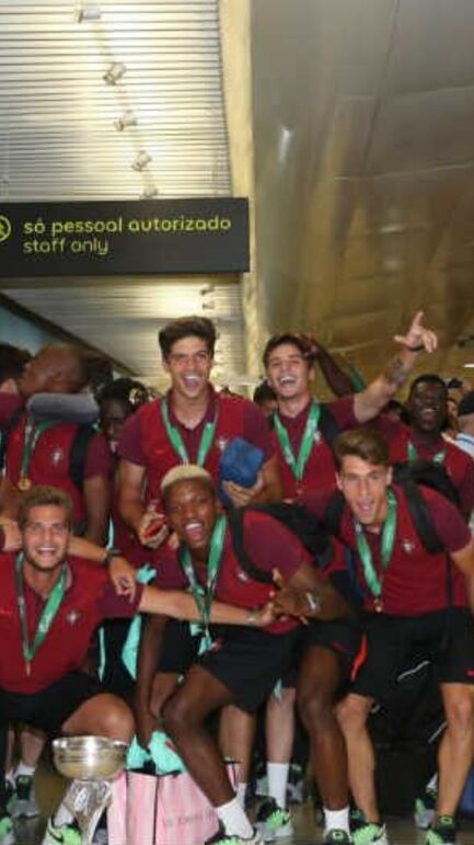 Resultado de imagem para portugal sub 19 aeroporto
