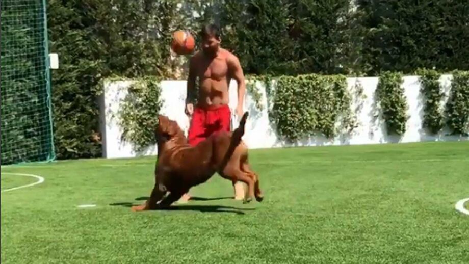 Jogador do Barcelona em divertido momento