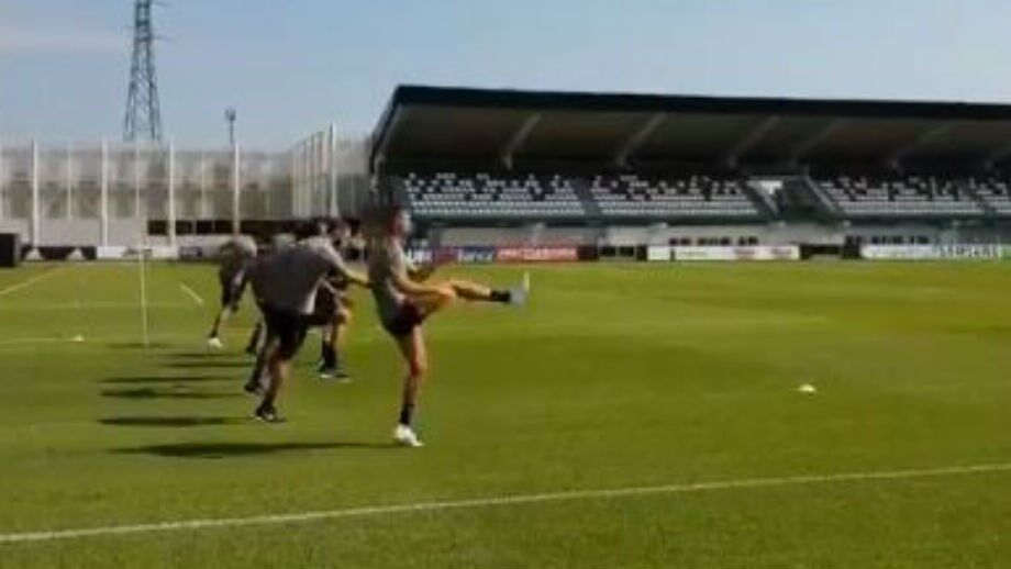 Imagens do português a treinar no relvado