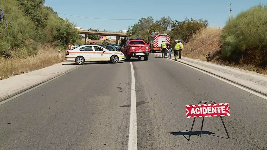 Acidente na EN125 faz um morto e oito feridos em Lagoa, no Algarve