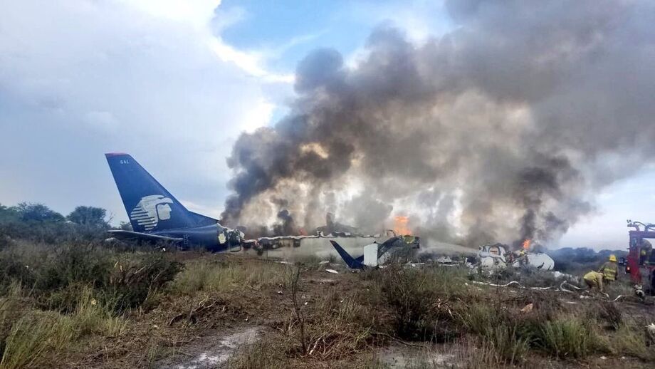  Avião cai no México