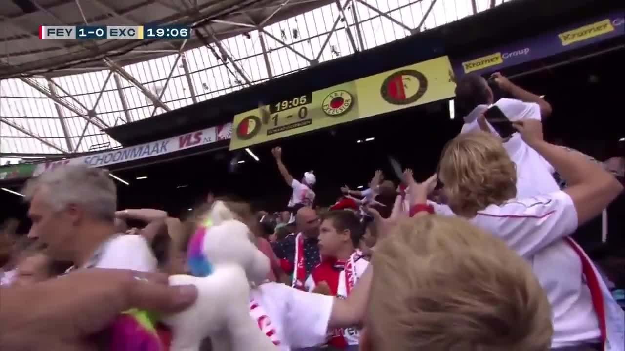 Torcedores holandeses fazem chover bichinhos de pelúcia para crianças  doentes durante jogo de futebol :: Olhar Conceito