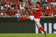 Zivkovic (3) - Entrou para dar maior frescura aos corredores ofensivos no momento em que o Benfica corria atrás do prejuízo. Trouxe a dinâmica que faltava à direita e ajudou a águia a sufocar o Sporting.
