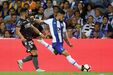 Alex Telles (3) - Grande cruzamento para tento de André Pereira. Deixou-se surpreender pela rapidez de execução de Tozé no golo deste.