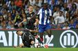 Aboubakar (2) - Trabalhou muito para a equipa, mas faltou-lhe algum discernimento para chegar ao golo.