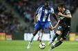 Marega (2) - Viu Douglas negar-lhe o golo de forma espetacular no regresso à competição. Precisa de ritmo.