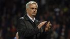 Mourinho lembra currículo e pede respeito