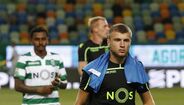 Ristovski (3) - Sempre bastante concentrado a defender, acumulou vários cortes importantes. Foi, no entanto, a atacar que acabou por destacar-se. Aos 39 minutos, subiu bem pelo flanco e cruzou de forma perfeita para Bas Dost, que em boa posição cabeceou por cima. Para já, parte à frente de Bruno Gaspar.
