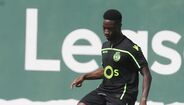 Mané (1) - Depois de um ano parado vai tentando ganhar ritmo competitivo. Ontem, teve mais alguns minutos e demonstrou a irreverência e velocidade habituais. Com o tempo pode ter mais preponderância.