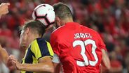 Jardel (3): Não deu permissão a Potuk e a Soldado para se aproximarem com perigo da baliza benfiquista. Deu segurança a toda a defesa.