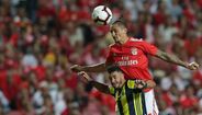 Fejsa (3): Nem sempre foi perfeito no passe, mas foi decisivo a anular vários ataques do Fenerbahçe