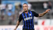 Radja Nainggolan - Médio-centro trocou o emblema romano pelo Inter por 38 milhões de euros