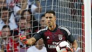 Vlachodimos (3) - Foi um espectador privilegiado durante os primeiros 45’, não fazendo qualquer defesa. Na 2ª parte, e apesar do golo leonino, este cenário pouco ou nada se alterou.
