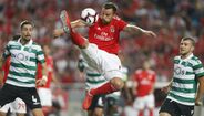 Seferovic (2) - Substituiu o desinspirado Ferreyra, dando maior poder de choque ao ataque encarnado.