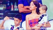 Georgina Rodriguez acompanhada de Cristianinho e Mateo