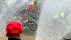 Calor extremo gera revolta na Volta a Portugal: cada ciclista bebeu 15 litros de água