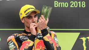 Miguel Oliveira impede queda com grande mestria