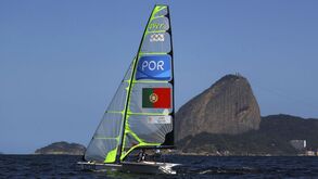 Jorge Lima e José Costa sobem a sexto em 49er nos Mundiais