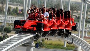 Montanha-russa mais rápida do mundo é da Ferrari e chega aos 240 km/h