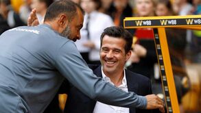 Os sorrisos de Nuno e Marco Silva e as celebrações efusivas de Rúben Neves e Jiménez