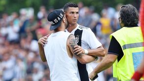 Estreia de Ronaldo teve de tudo: até vários adeptos invasores...