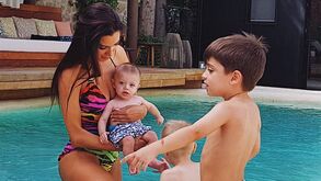 Pilar Rubio diverte-se com os filhos