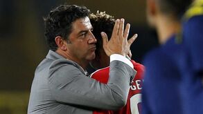 O cumprimento especial de Rui Vitória a Gedson