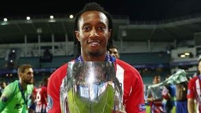 Gelson mostra a supertaça europeia nas redes sociais 