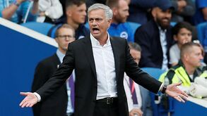 Aumentam críticas a José Mourinho 