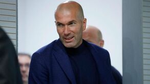Zidane espera convite do Manchester United se Mourinho for despedido