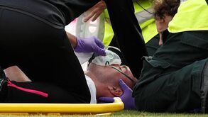 Susto na Premier League: Jogador de Marco Silva teve de receber oxigénio