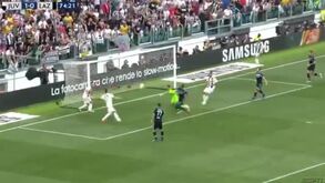 Ronaldo falha golo e 'assiste' Mandzukic... na mesma jogada