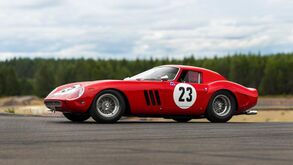 Ferrari 250 GTO vendido em leilão por recorde de 48,4 milhões