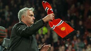 Adeptos do Tottenham insultam Mourinho: «Vais ser despedido de manhã»