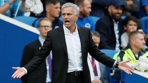 Chris Sutton e Mourinho: «Se o United quer aceitar a mediocridade, então é isso que tem»