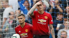 Jamie Carragher arrasa Lindelof: «Não devia estar a jogar a este nível»