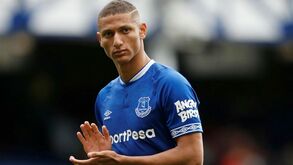 Fugiu da droga, jogou futsal, trabalhou na roça e é goleador na Premier League