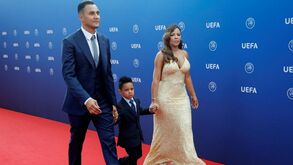 Desfile de craques, dirigentes e antigos jogadores no sorteio da Champions