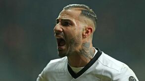 Olympiacos ataca José Sá e Quaresma