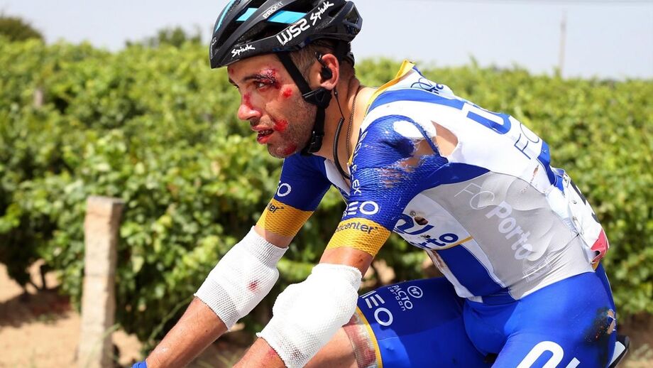 Quem é Rui Vinhas, o ciclista que caiu, desmaiou e ainda rolou 120 quilómetros